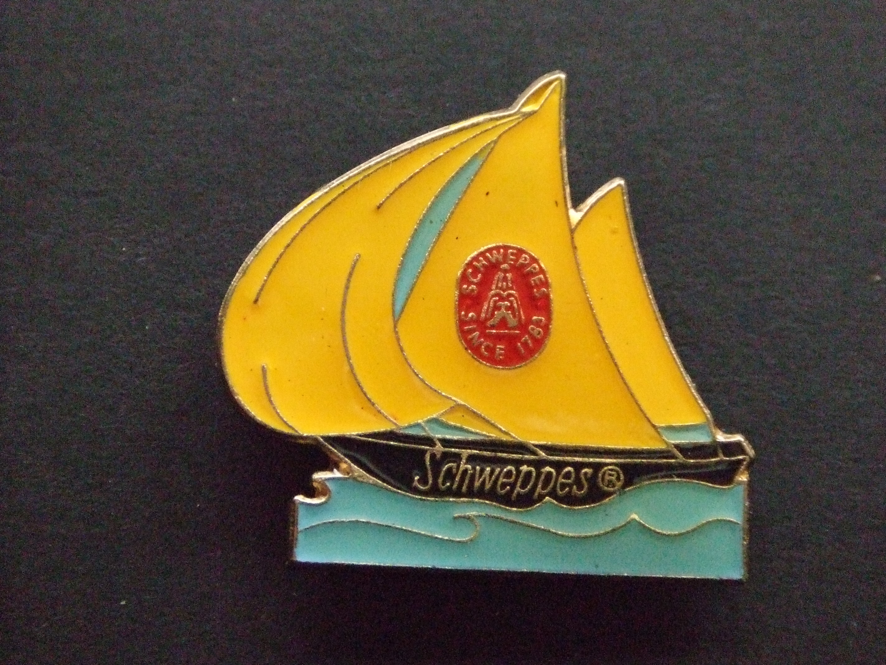 Schweppes ginger ale driemaster zeilboot